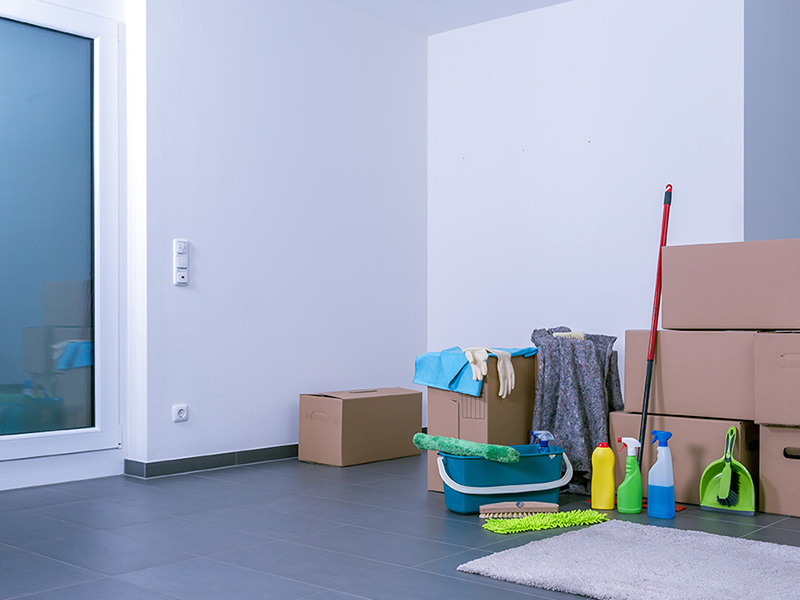 Appartement vide prêt à être nettoyé