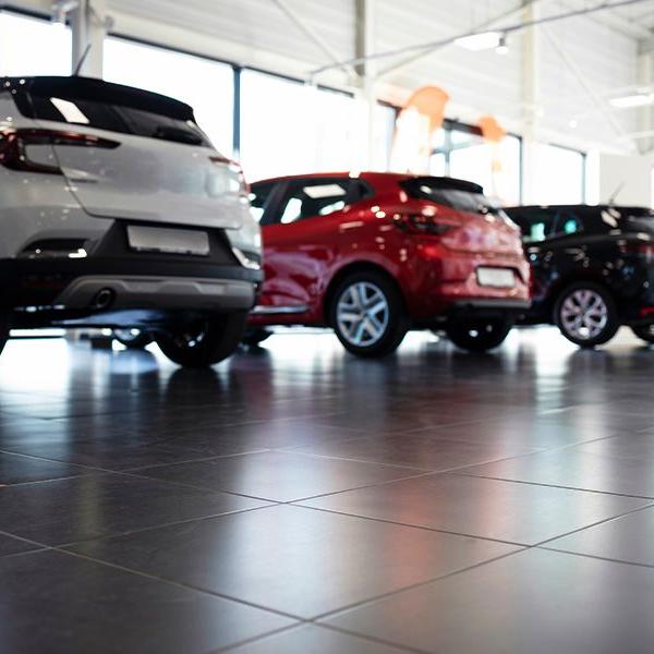 Concessionnaires automobiles : soignez votre showroom avant le Salon de l’Auto 2026
